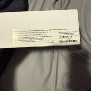 Apple AirPods Max Box w Headphones- White